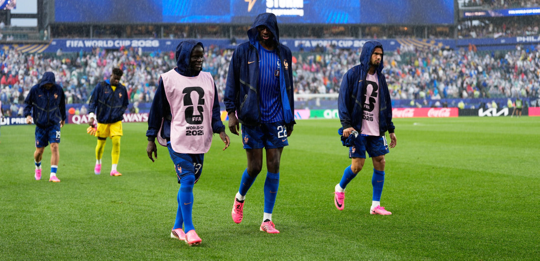 Stadion hitno evakuisan usred Mundijala: Evo šta je izazvalo haos na utakmici Francuske i Iraka
