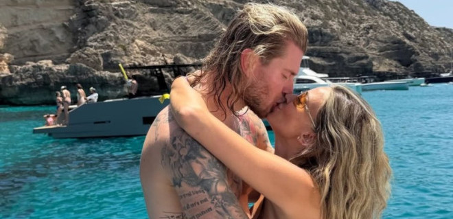 Sa Mundijala na plažu! Dileta pokazala seksi telo samo mesec i po posle porođaja
