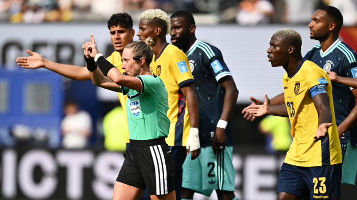 Šta ovo bi?! Penal za Nemce posle 30 sekundi? Ipak ne, VAR ispravio arbitra