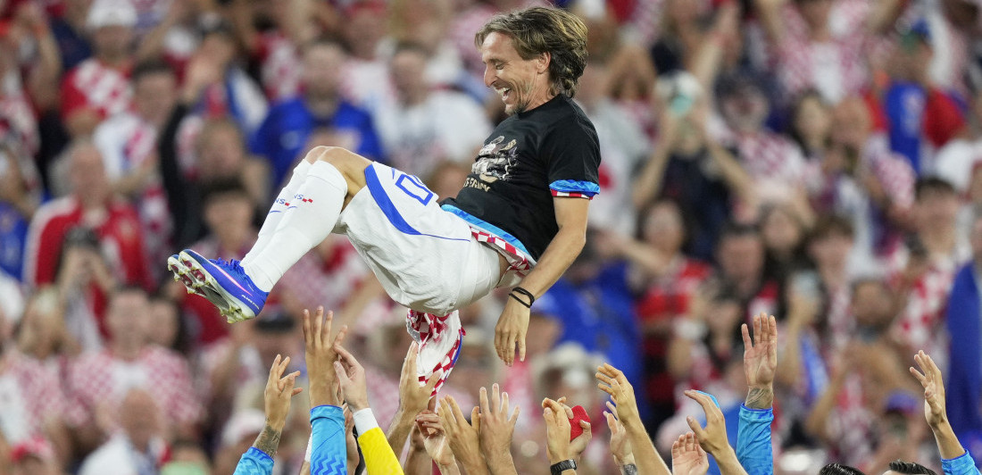 Modrić nije izdržao! Kapiten Hrvatske doživeo iznenađenje, pa zaplakao pred svima (VIDEO)