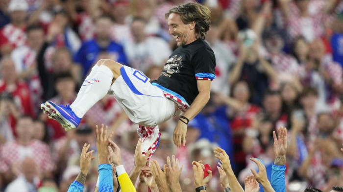 Modrić nije izdržao! Kapiten Hrvatske doživeo iznenađenje, pa zaplakao pred svima (VIDEO)