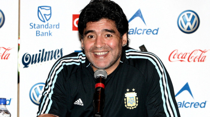 GOAT je sve znao... Maradona video šta nas čeka: Podeliće fudbal na četvrtine!