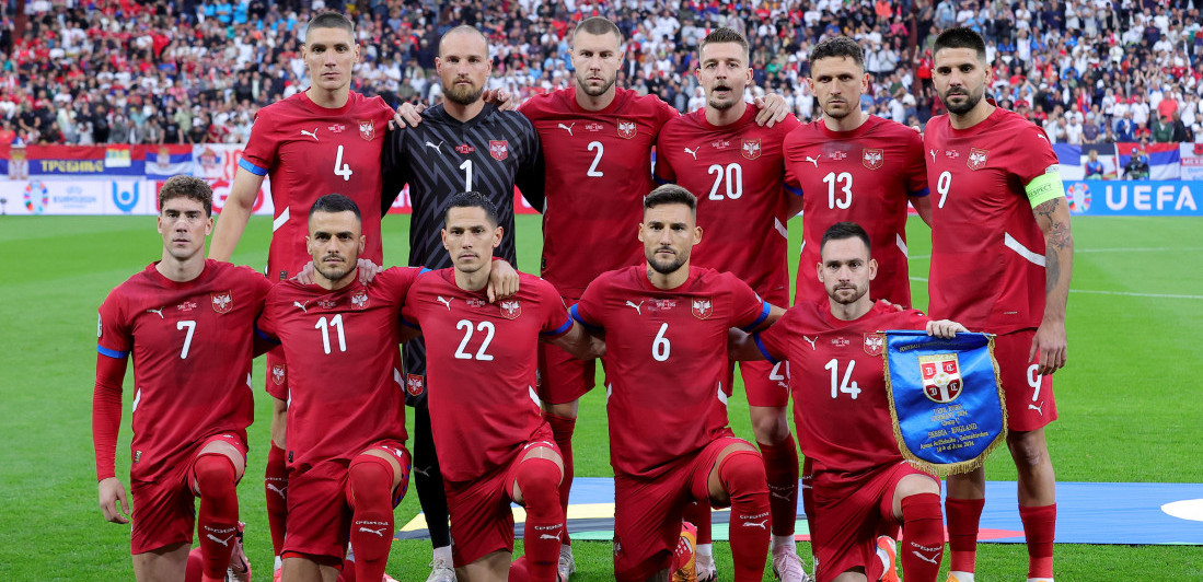 Ma, samo vi uživajte: Dok Zelenortska Ostrva pišu istoriju, srpski igrači pijuckaju piće na odmoru (FOTO)