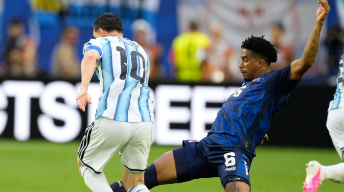 Miran početak u Majamiju - Argentina kontroliše loptu, ali još uvek bez opasnosti za Vozinju