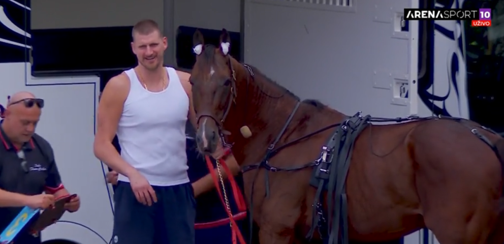Kakav kralj! Jokić jutros trenirao sa "orlovima", pa pojurio na konjičke trke