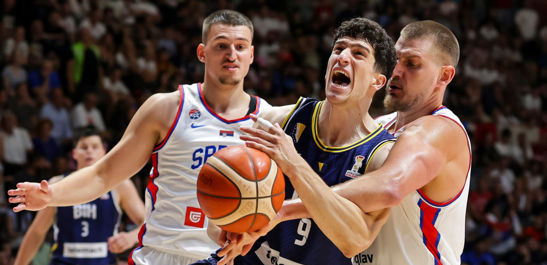 Stani, ovde Jokić diktira! Nikola upisao istorijski tripl-dabl: Srbija razbila Bosnu u "Pioniru"