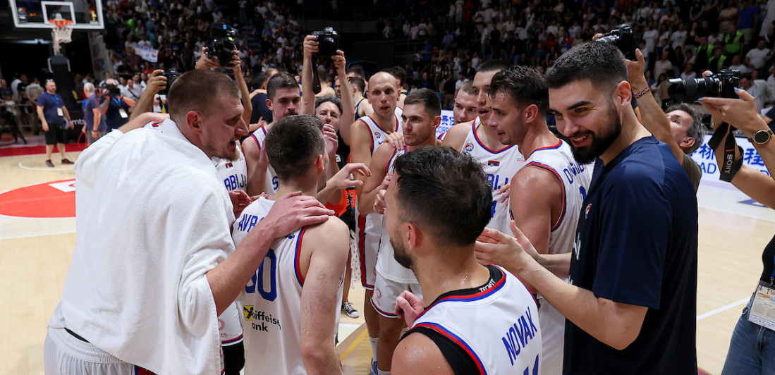 Srbija objavila nove dresove: Košarkaši u novoj garnituri, da li vam se sviđaju?! (VIDEO)