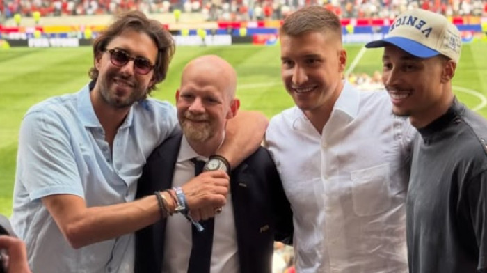 Bogdan u probranom društvu gledao spektakl u Los Anđelesu, fotografija zapalila mreže