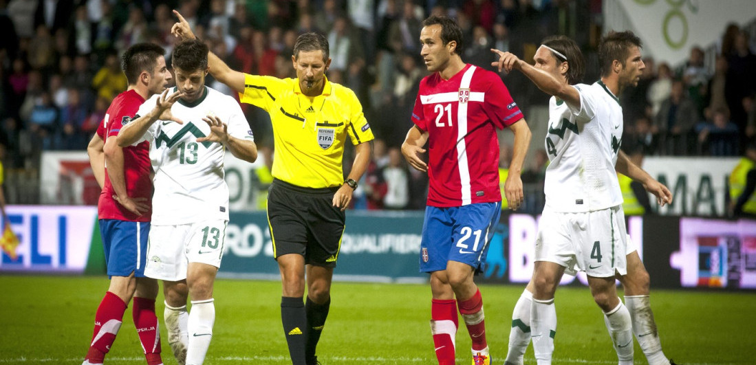 Partizan bez sreće sa De Blekerom, Zvezdi nije sudio, Lane Jovanović ga poljubio pred milionima gledalaca