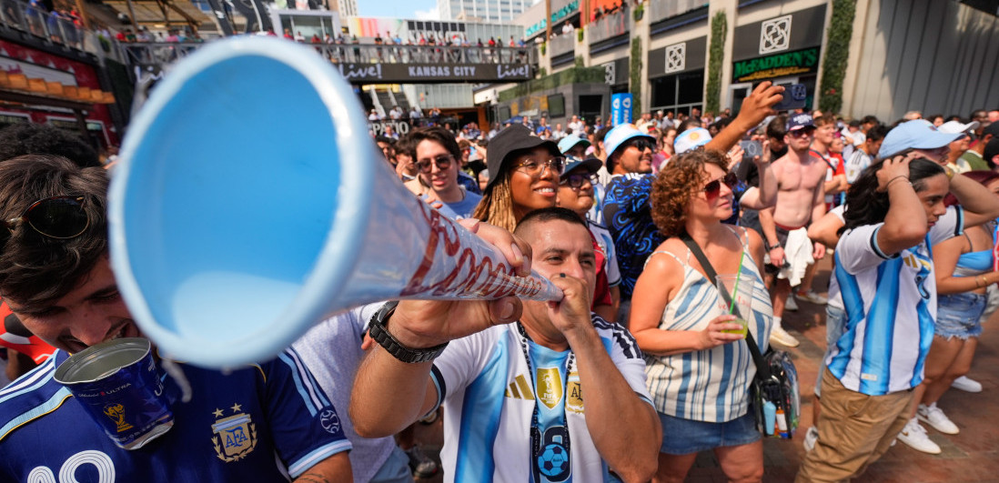 Kakva scena! Tukao ih tri puta na Mundijalima, sada slavi sa njima - Švajnštajger u srcu argentinskog slavlja