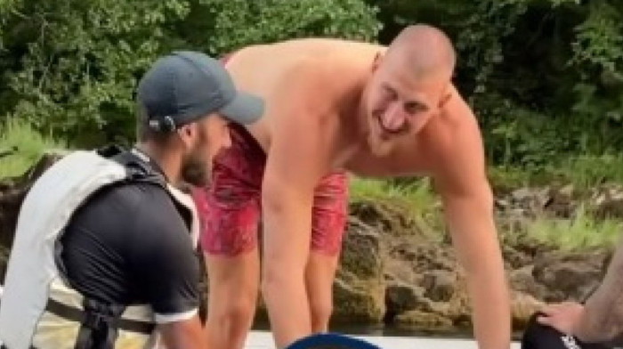 Jokić hit na raftingu na Tari - snimak nasmejao sve: "Brate, mislio sam da si malo deblji" (VIDEO)