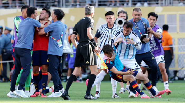 FIFA ne prašta! Trener Argentine zverski udario Španca pesnicom u glavu - Sledi jeziva kazna