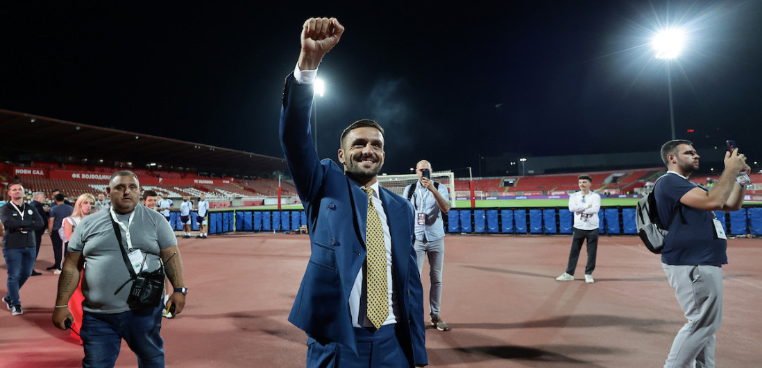 Ovako se pozdravlja legenda! Tadić zapevao sa navijačima Ajaksa