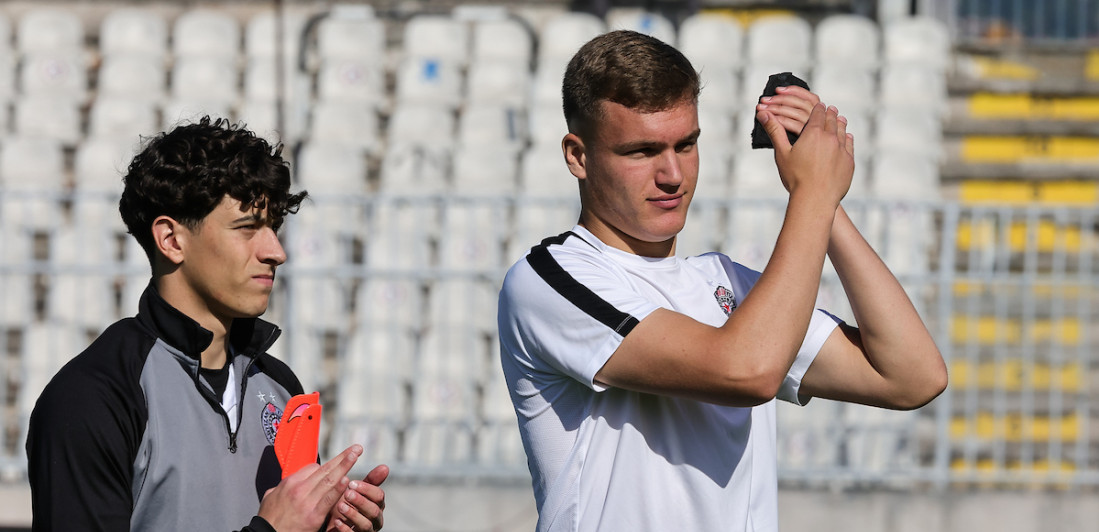 Trobojka na ramenu - Srbin predstavljen u engleskom velikanu (FOTO)