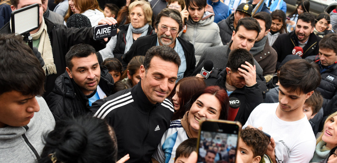 Ludilo, policija čuva kuću selektora Argentine: Neverovatne scene, morali su da reaguju (VIDEO/FOTO)