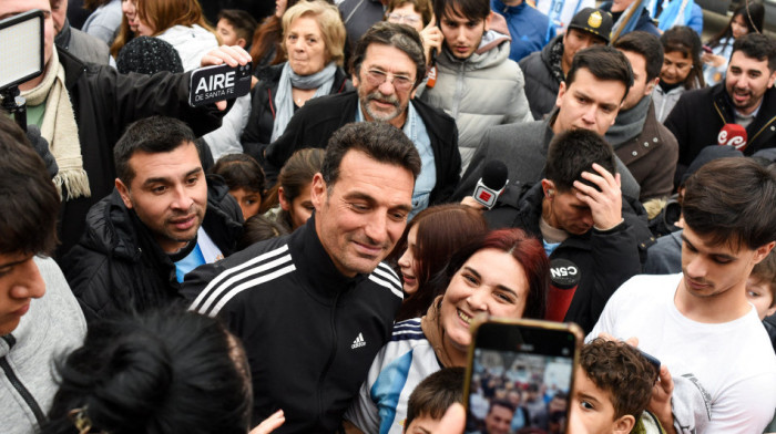 Ludilo, policija čuva kuću selektora Argentine: Neverovatne scene, morali su da reaguju (VIDEO/FOTO)