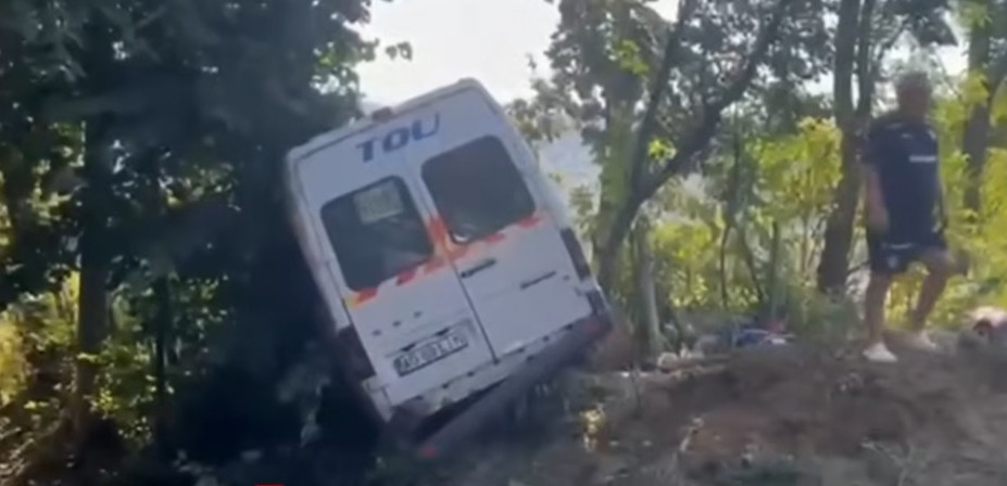 Horor u komšiluku! Minibus sa fudbalerima čuvenog kluba sleteo sa puta, ima mrtvih (VIDEO)