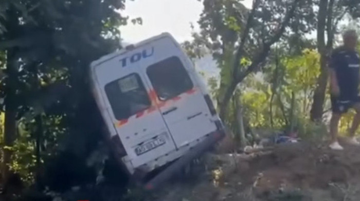 Horor u komšiluku! Minibus sa fudbalerima čuvenog kluba sleteo sa puta, ima mrtvih (VIDEO)