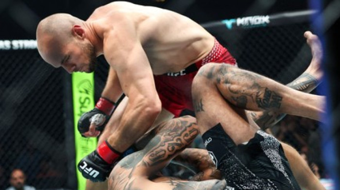 Medić za 30 sekundi zaradio bogatstvo: Patosirao Amerikanca, a UFC ga nagradio posle munjevitog nokauta