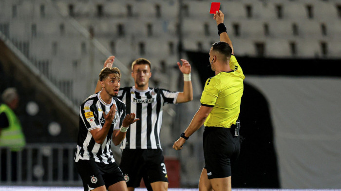 Ogroman problem za Partizan! Zeković dobio direktan crveni karton