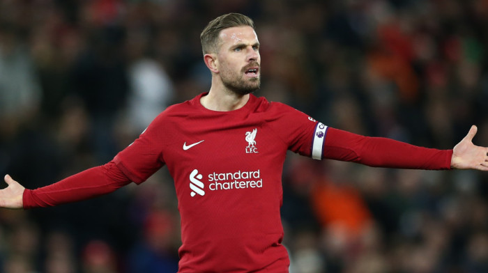 Šok na Ostrvu: Henderson u plavom, bivši kapiten Liverpula obukao dres ljutog rivala