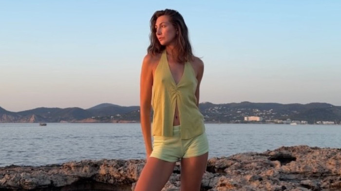 Juuu, Srpkinja pokazala bradavice: Ni Sunce ne prži kao Staša, ćerka naše legende u nikad izazovnijem izdanju