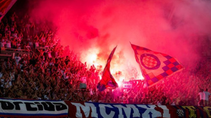 Hrvati pucaju od muke: "Torcida" zbog Ratka Mladića zapalila transparent navijača Sparte