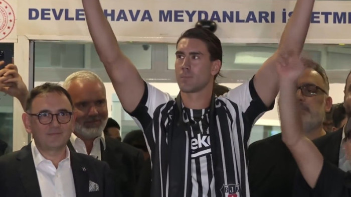Ludilo na dočeku Vlahovića: Zapalio navijače jednom rečenicom, pričao i o Partizanu (VIDEO)