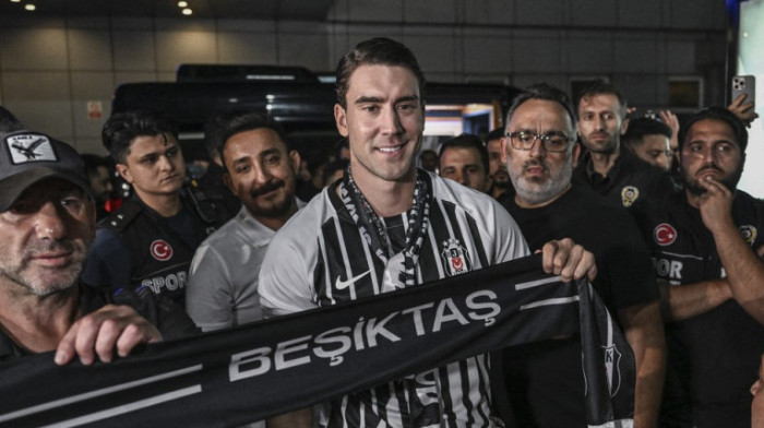 Oriće se "Dušaaan" u crno-belom delu Istanbula: Kako je Alimpijević doveo Vlahovića u Bešiktaš?