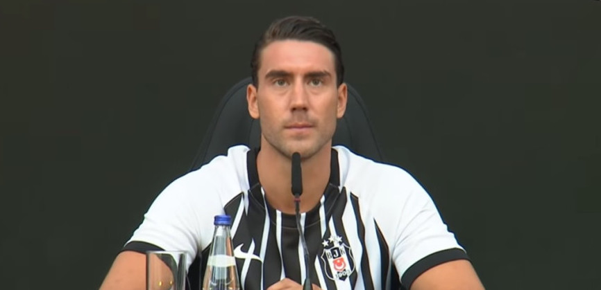 "Jeste li spremni? Počinjemo!": Spektakularna promocija Vlahovića na stadionu Bešiktaša (VIDEO)