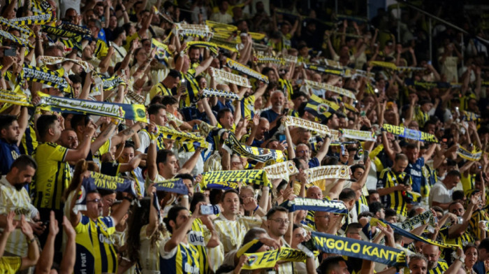 Poznato u kakvom je stanju fudbaler Fenerbahčea! Samo se sručio na terenu i ostao da leži nepomično