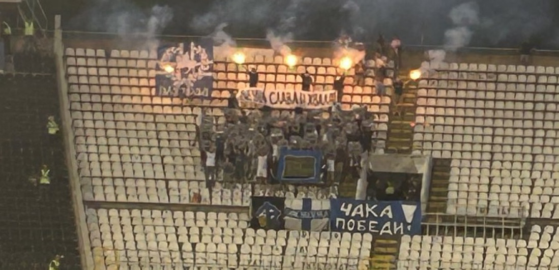 "Večna slava i hvala": Navijači OFK Beograda odali počast Ratku Mladiću u Humskoj