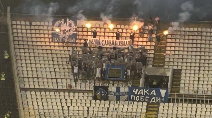"Večna slava i hvala": Navijači OFK Beograda odali počast Ratku Mladiću u Humskoj