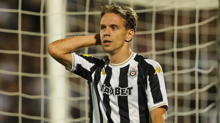 Žestok udarac za Partizan pred večiti derbi: Virus "pokosio" krilnog napadača