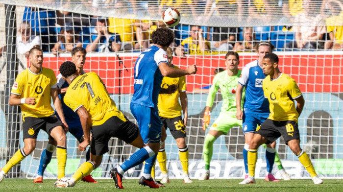Ludilo u Bundesligi Elversberg sa igračem manje napravio istorijsko čudo, Dortmund preživeo pakao (VIDEO)