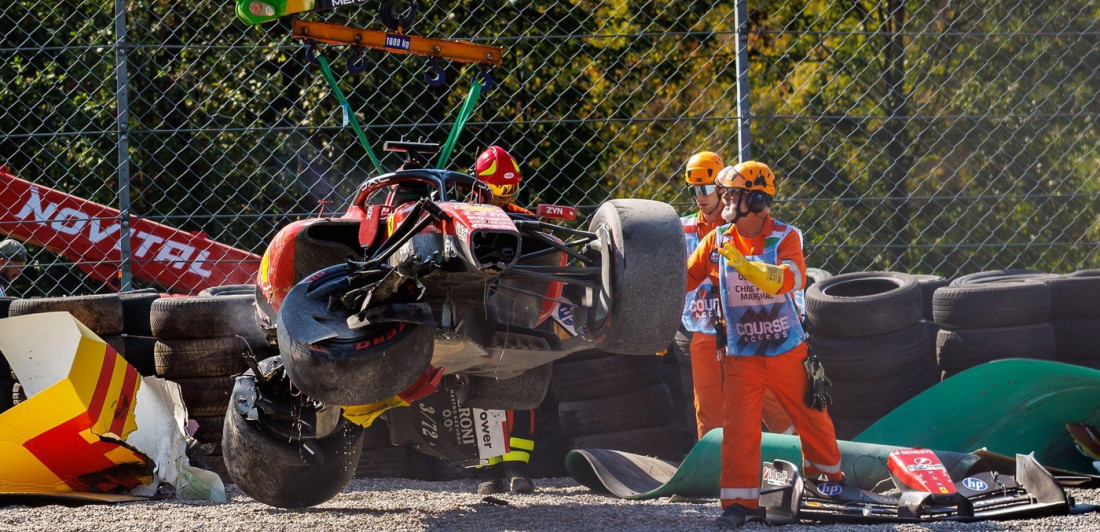 Umalo tragedija u Monci: Vozač Ferarija se slupao, jedva izvukao živu glavu! (VIDEO)