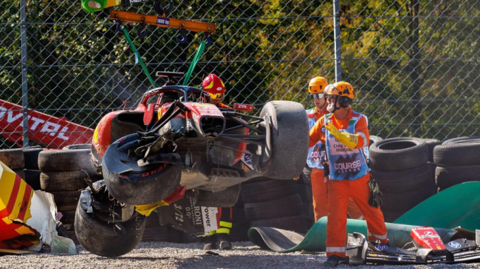 Umalo tragedija u Monci: Vozač Ferarija se slupao, jedva izvukao živu glavu! (VIDEO)