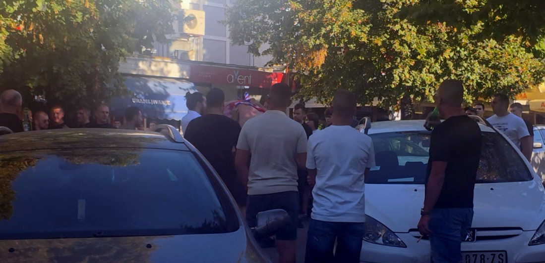 Lete šamari ispred "Marakane": Navijači Zvezde udarili ženu, a potom skinuli dres jednom navijaču!
