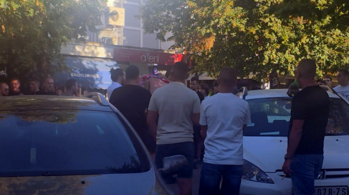 Zakuvava se pred derbi: Navijač osetio bes "delija", skinuli mu dres i potom ga oterali!