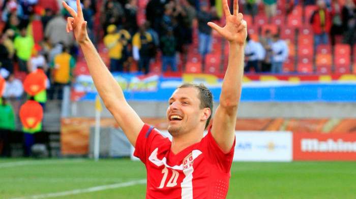 Jovanović daje gol Nemcima, pada u kanal pun kablova, ali diže pesnicu... Ovo više nikada nećete videti