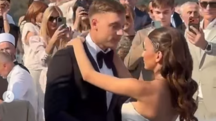 Kome je pored nje do tenisa: Međedović oženio lepoticu, atraktivna brineta obara sa nogu (VIDEO)