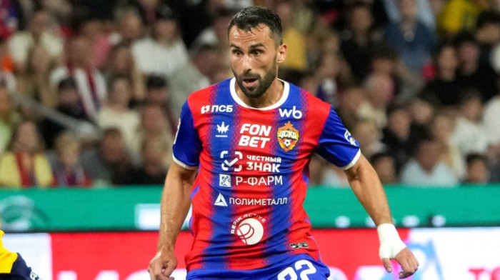 Gajić poludeo! Srbin u besu bacio korpu s voćem (VIDEO)