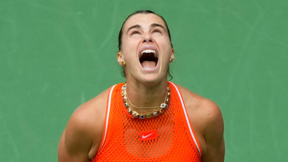 "Odje*i":Arina Sabalenka odlepila posle poraza, bes iskalila na kmermanu (VIDEO)