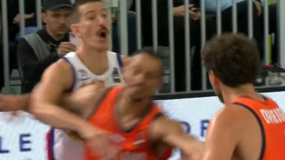 Borba za finale u senci sukoba: Pršti na sve strane u meču Srbije i Holandije (VIDEO)