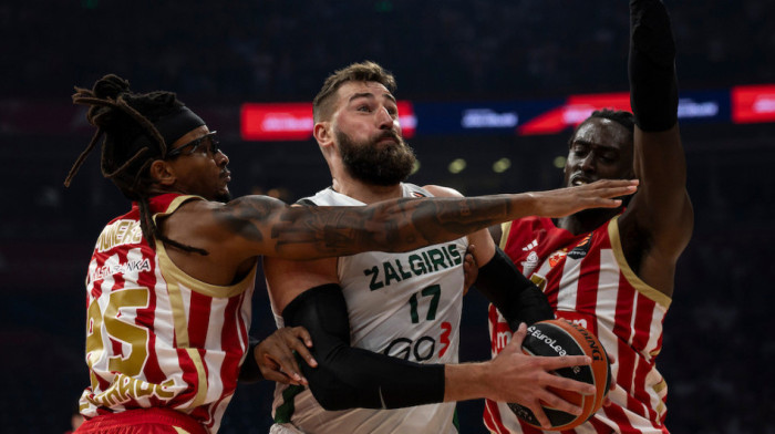 Proključala Arena: Zvezda se vratila u drugoj četvrtini!