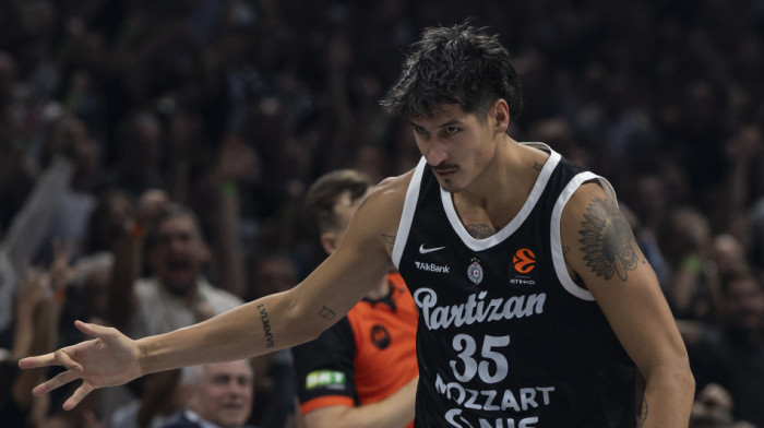 Derek Vilis se povredio, a sada se oglasio!