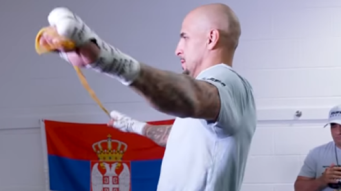 Dejan Vajt pokazao srpsku zastavu i zapalio mreže: Objavio snimak Kalajdžića, trobojka dominira (VIDEO)