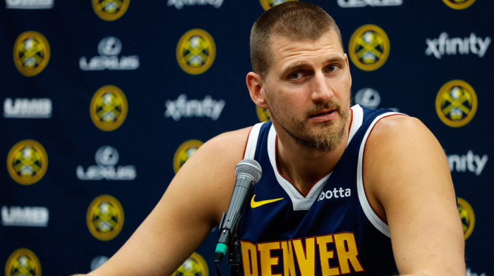 Ovo može samo Jokić! Pričao pred novu NBA sezonu, pa se opet obračunao sa mikrofonom (VIDEO)