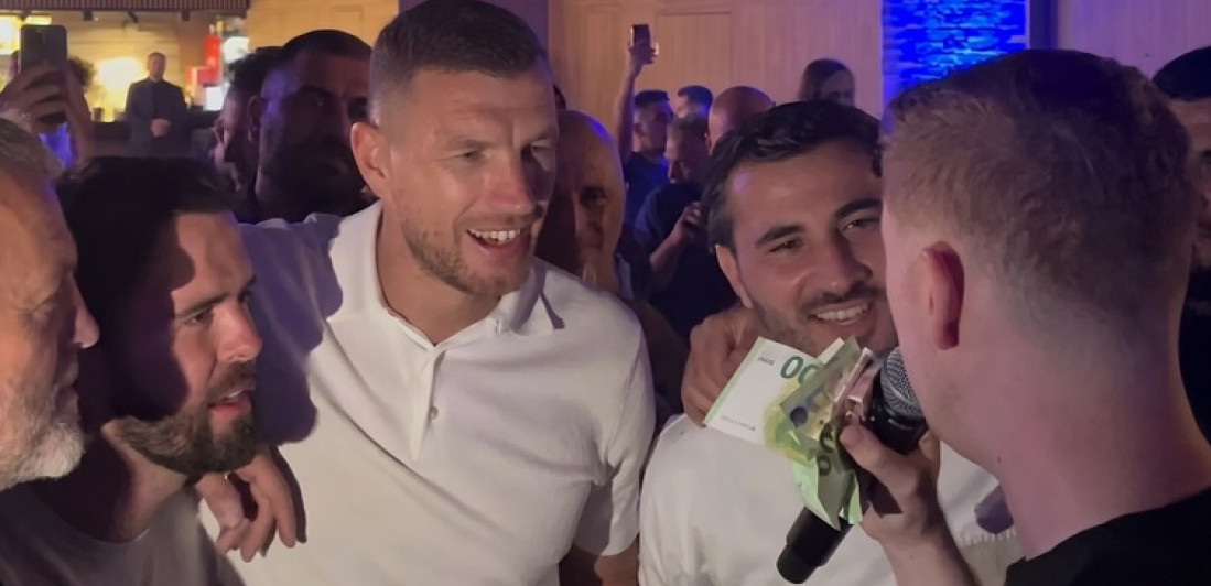 Emotivni slom: Džeko zagrlio oca pa zaplakao uz Šabana, kada je pevač promenio refren - nastao je delirijum