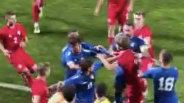 Pocepana usna i dva crvena kartona! Tuča na utakmici "orlića" i Rusije (VIDEO)